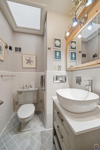 307 SW Woodbury LN, Topeka, KS 66606