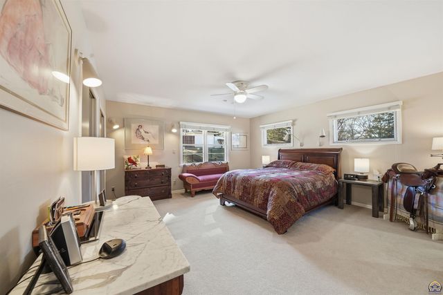 307 SW Woodbury LN, Topeka, KS 66606