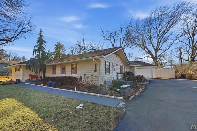 307 SW Woodbury LN, Topeka, KS 66606