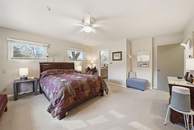 307 SW Woodbury LN, Topeka, KS 66606