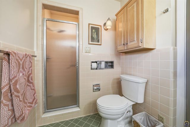 307 SW Woodbury LN, Topeka, KS 66606