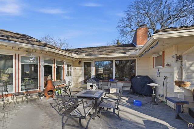 307 SW Woodbury LN, Topeka, KS 66606