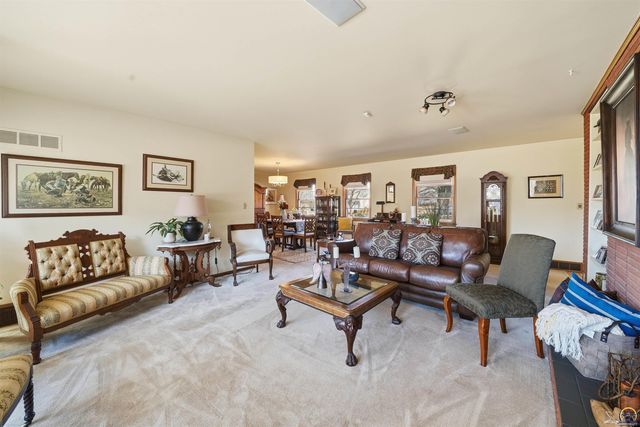 307 SW Woodbury LN, Topeka, KS 66606