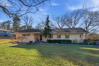 307 SW Woodbury LN, Topeka, KS 66606