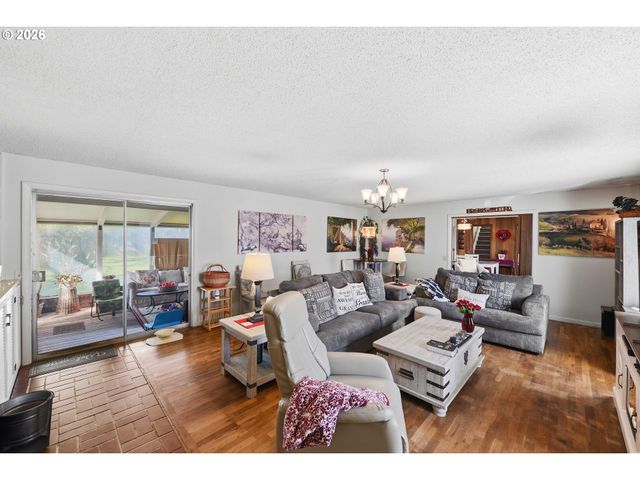 650 FRANKLIN Ave, Bandon, OR 97411