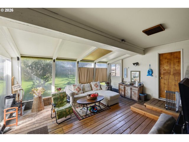 650 FRANKLIN Ave, Bandon, OR 97411