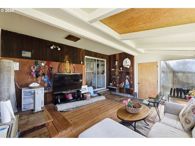 650 FRANKLIN Ave, Bandon, OR 97411