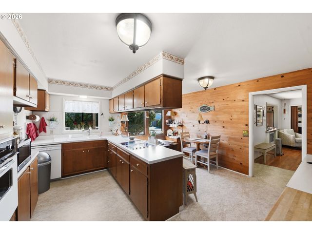 650 FRANKLIN Ave, Bandon, OR 97411