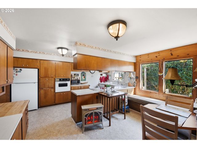 650 FRANKLIN Ave, Bandon, OR 97411