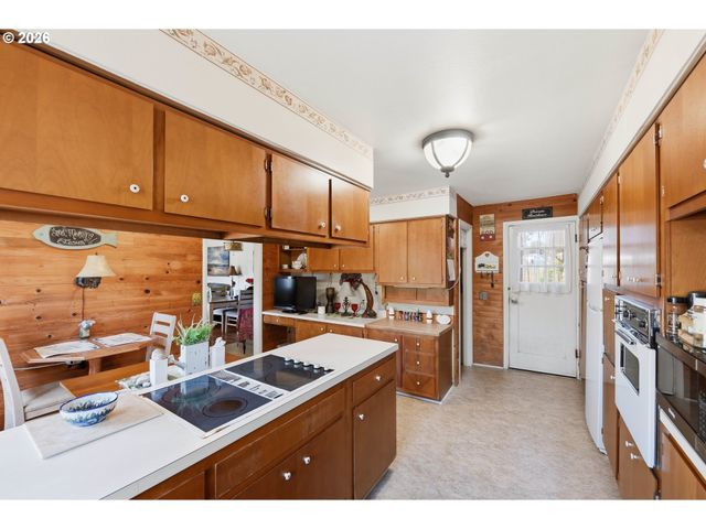 650 FRANKLIN Ave, Bandon, OR 97411