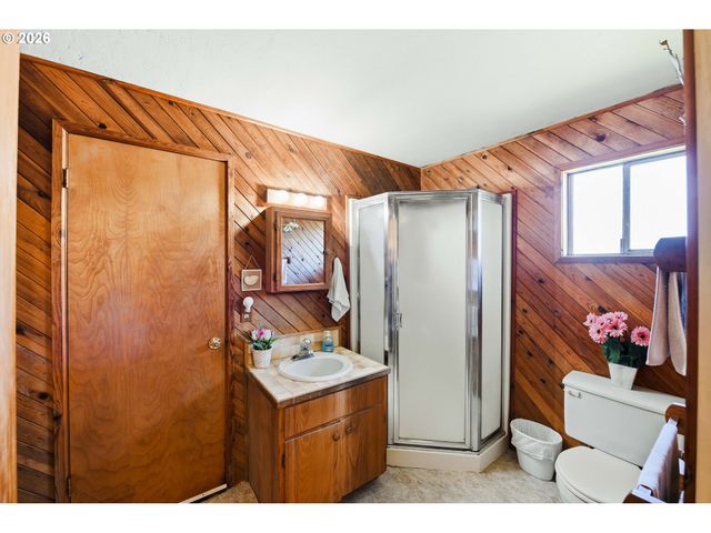 650 FRANKLIN Ave, Bandon, OR 97411