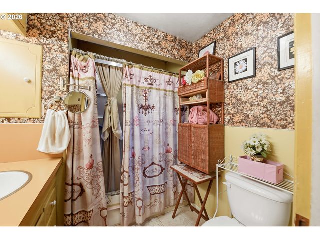 650 FRANKLIN Ave, Bandon, OR 97411