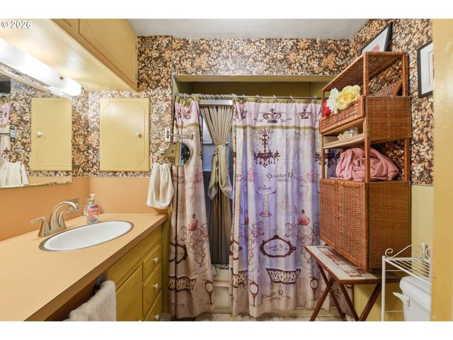 650 FRANKLIN Ave, Bandon, OR 97411