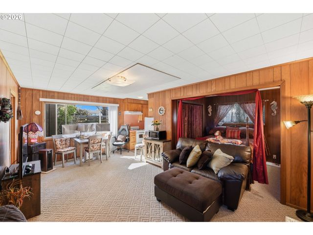 650 FRANKLIN Ave, Bandon, OR 97411