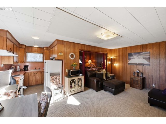 650 FRANKLIN Ave, Bandon, OR 97411