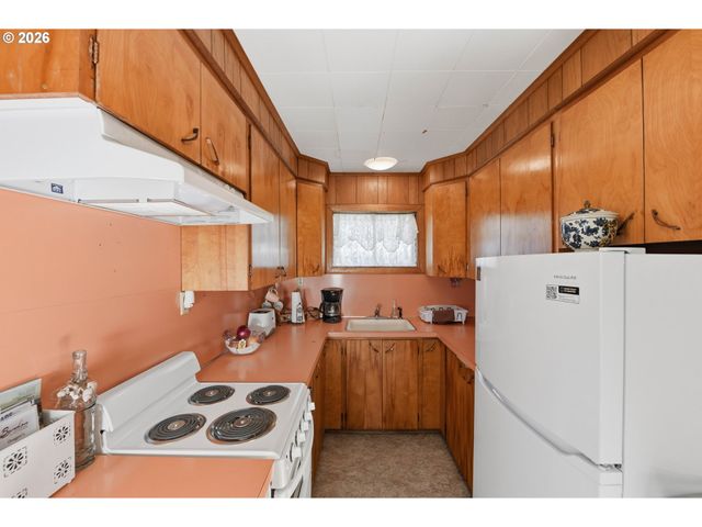 650 FRANKLIN Ave, Bandon, OR 97411