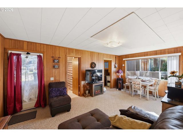 650 FRANKLIN Ave, Bandon, OR 97411