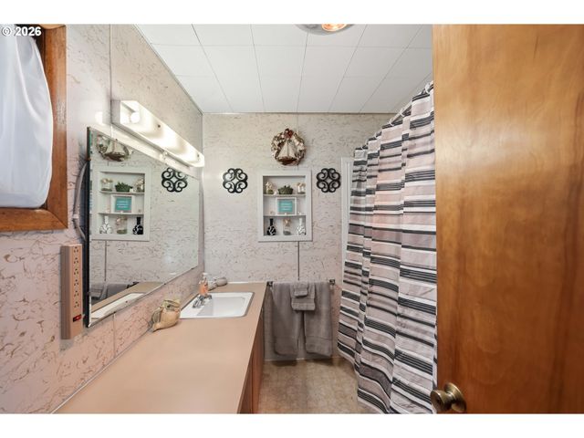 650 FRANKLIN Ave, Bandon, OR 97411