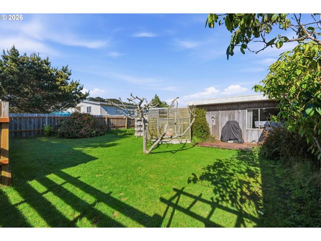 650 FRANKLIN Ave, Bandon, OR 97411