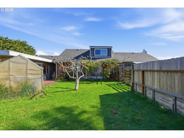 650 FRANKLIN Ave, Bandon, OR 97411