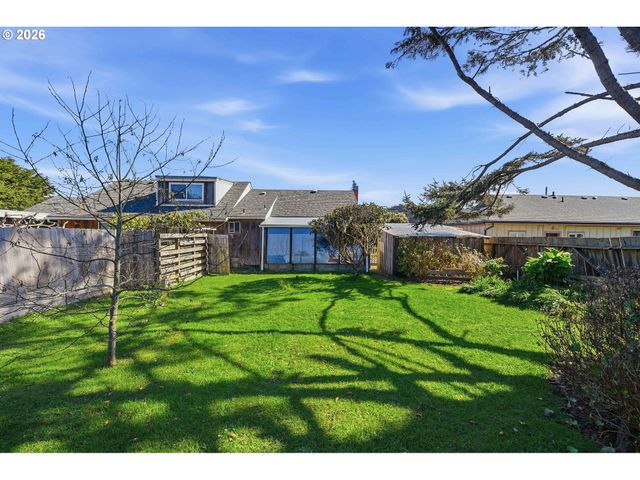 650 FRANKLIN Ave, Bandon, OR 97411