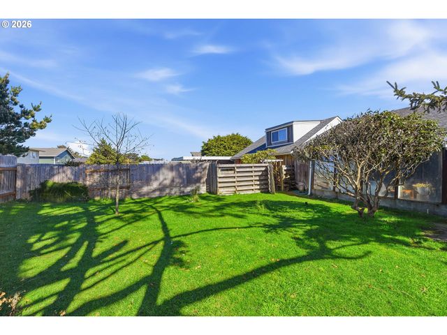 650 FRANKLIN Ave, Bandon, OR 97411