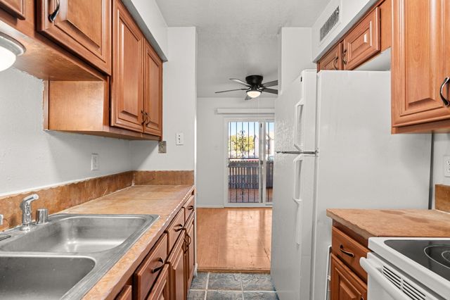 4601 Carlisle Boulevard NE APT B7, Albuquerque, NM 87109