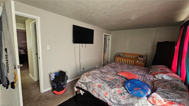 389 Deputy LN E, Newport News, VA 23607