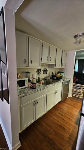 389 Deputy LN E, Newport News, VA 23607