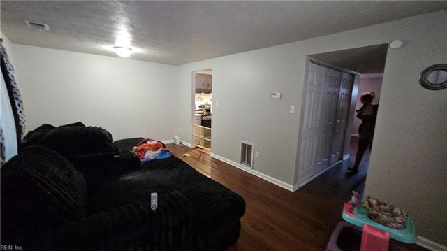 389 Deputy LN E, Newport News, VA 23607