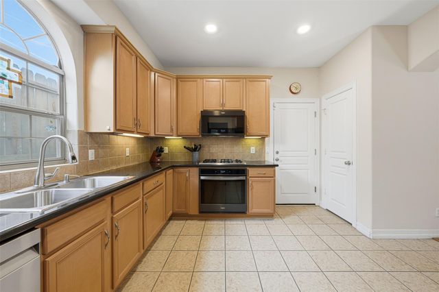 527 Oxford Street C, Houston, TX 77007