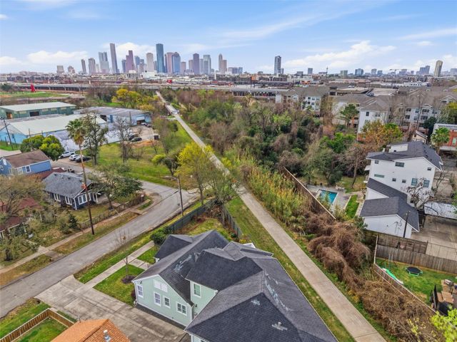 527 Oxford Street C, Houston, TX 77007