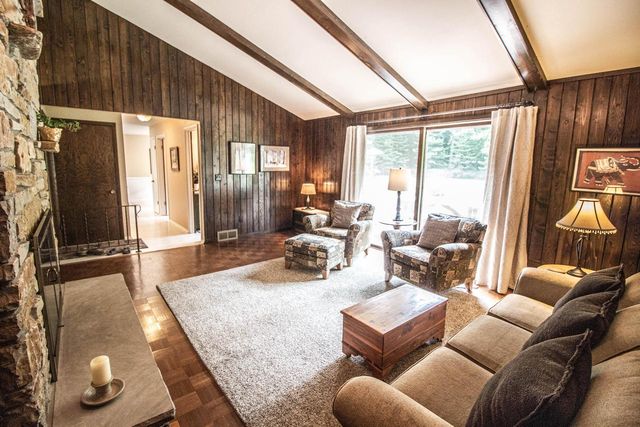 7343 Glencoe DRIVE, Cedarburg, WI 53012