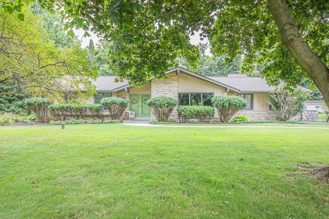 7343 Glencoe DRIVE, Cedarburg, WI 53012