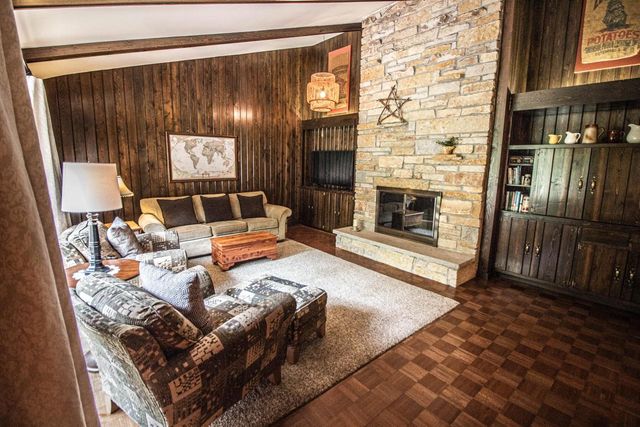 7343 Glencoe DRIVE, Cedarburg, WI 53012