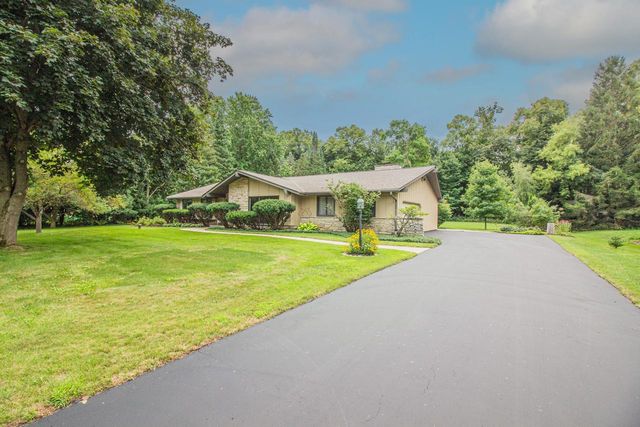 7343 Glencoe DRIVE, Cedarburg, WI 53012