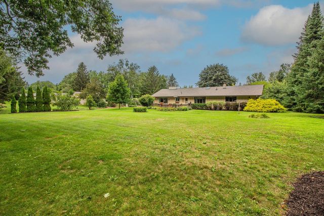 7343 Glencoe DRIVE, Cedarburg, WI 53012