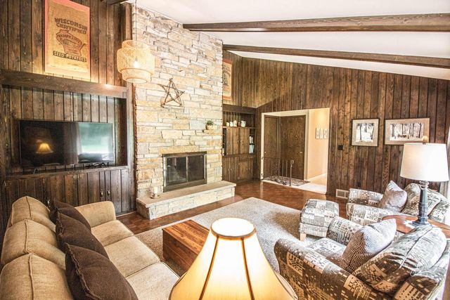 7343 Glencoe DRIVE, Cedarburg, WI 53012