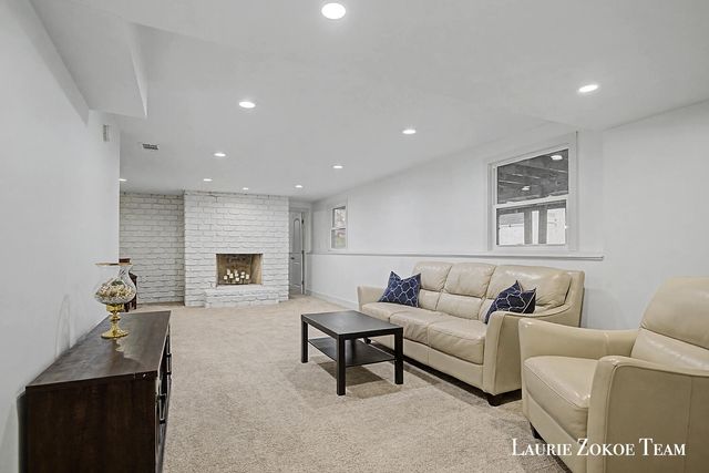 2659 Woodridge Drive, Jenison, MI 49428