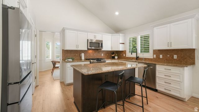11128 S BARRETT PARK CIR, Sandy, UT 84092