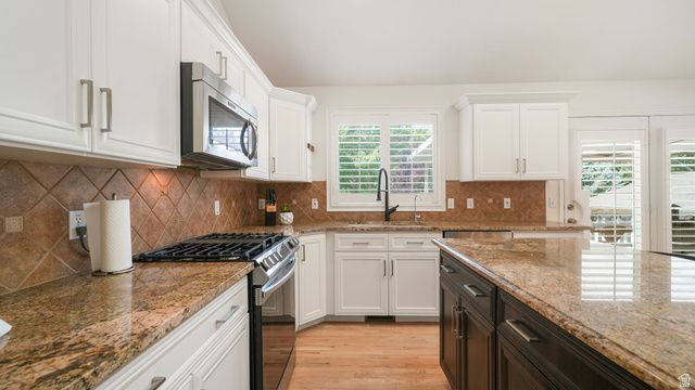11128 S BARRETT PARK CIR, Sandy, UT 84092
