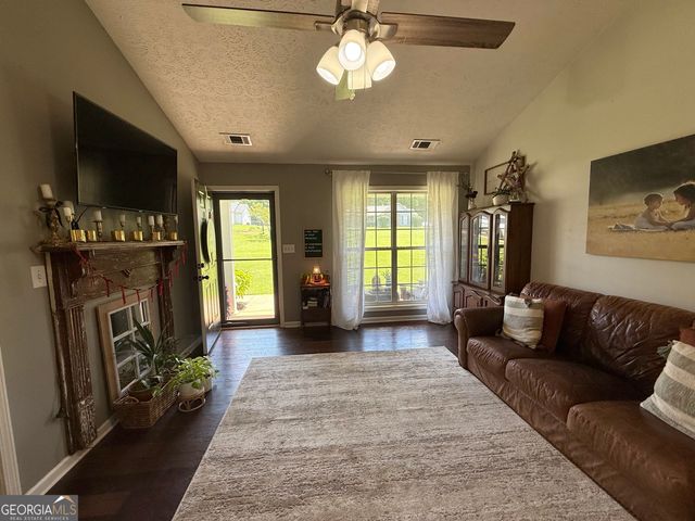 425 Hampton Green Drive, Lagrange, GA 30240