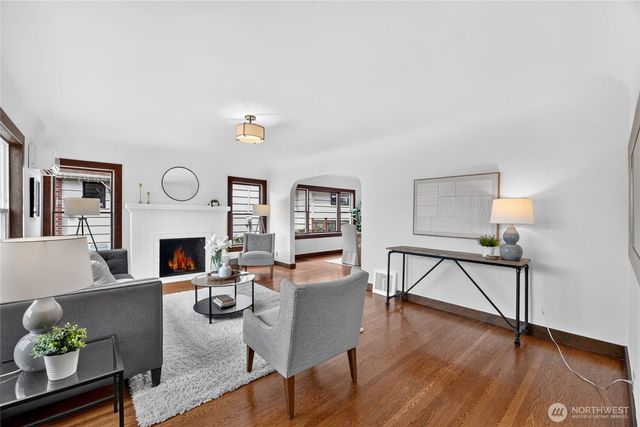 1318 N 76th Street, Seattle, WA 98103