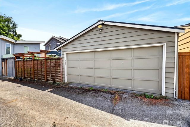 1318 N 76th Street, Seattle, WA 98103