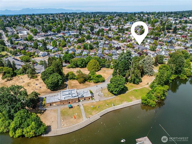 1318 N 76th Street, Seattle, WA 98103