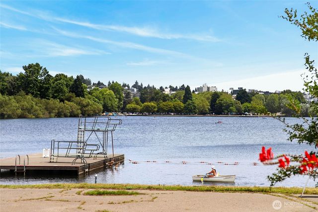 1318 N 76th Street, Seattle, WA 98103