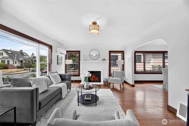 1318 N 76th Street, Seattle, WA 98103