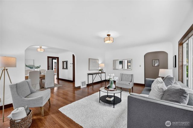 1318 N 76th Street, Seattle, WA 98103