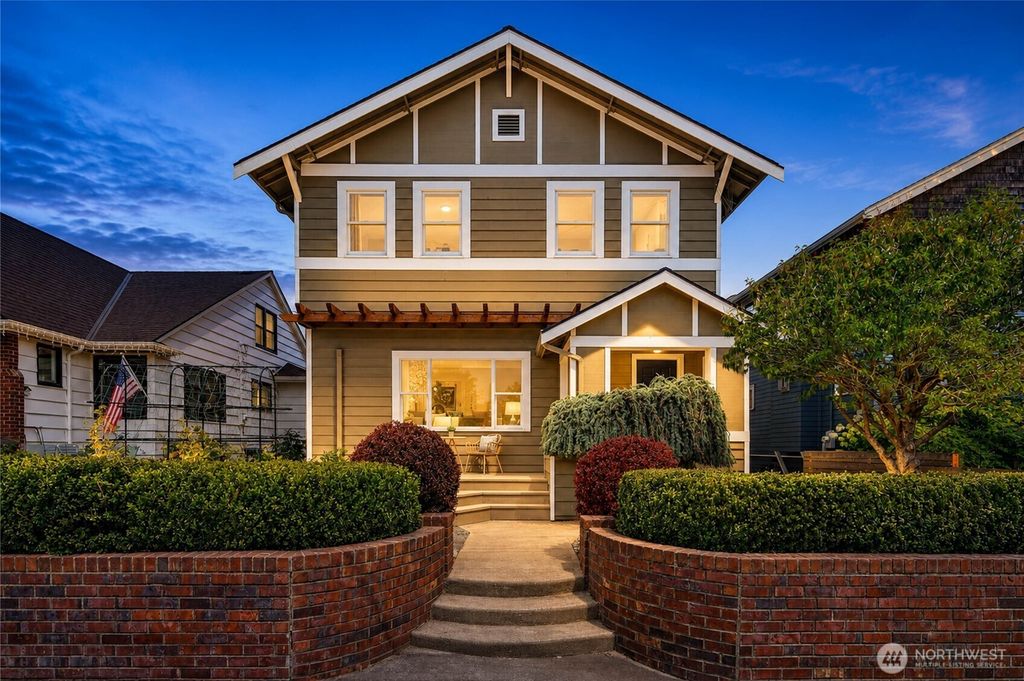 1318 N 76th Street, Seattle, WA 98103