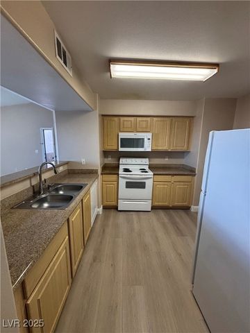 8000 Badura Avenue 2068, Las Vegas, NV 89113